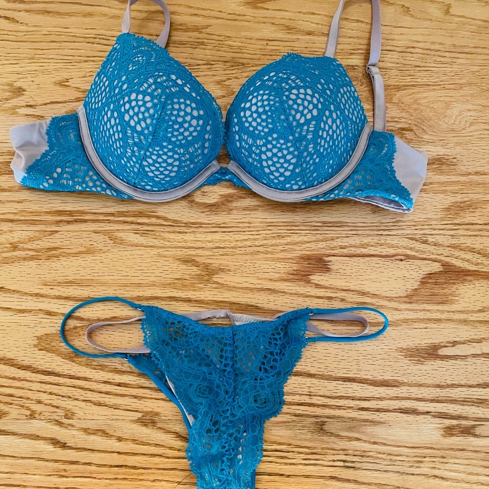 VS lingerie set. Bra 34b panties XS